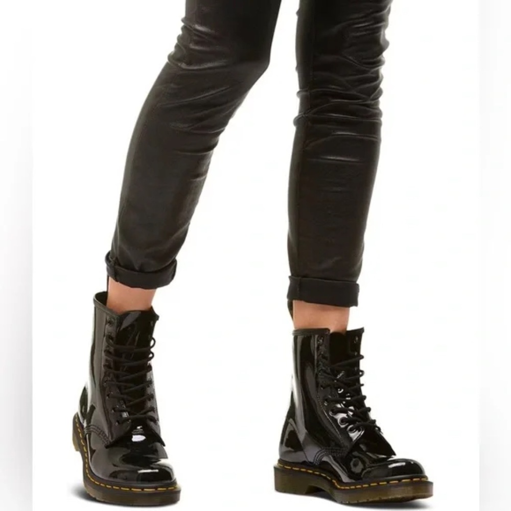 DR. MARTENS Women's 1460W Classic Black Patent Leather Lace Up Combat Boots Sz 8